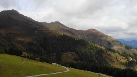Ski-Lifts-With-Alpine-Mountains-At-Rauris-Valley-Ski-Area-In-Pinzgau,-Austria