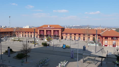 Bahnhof-Saint-Etienne-Chateaucreux-An-Einem-Sonnigen-Tag,-Statisch