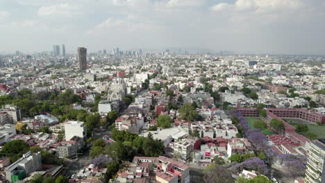Drohnenaufnahme-Der-Stadt-Und-Der-Gebäude-Im-Süden-Mexikos