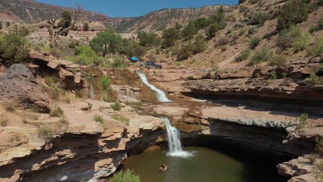 Tourists-At-Toquerville-Falls-On-Hot-Summer-Day-In-Utah,-USA
