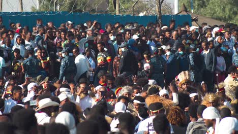 Soldados-Del-Ejército-Etíope-Están-Organizando-Movimientos-De-Personas-En-La-Plaza-Minilk-Celebrando-El-Día-De-La-Batalla-De-Adwa