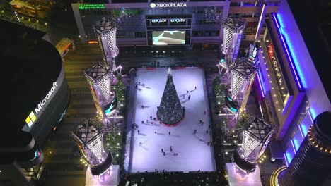 Eislaufplatz-|-Innenstadt-Von-Los-Angeles-|-Xbox-Plaza-|-La-Live-|-Weihnachtsbaum-|-Nachtzeit-|-Overhead-Pass-Durch-Schuss