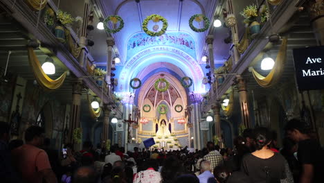 People-in-Mount-Mary-church-during-Bandra-fair
