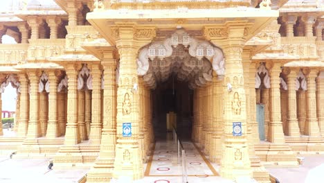 Hermosa-Toma-Aérea-Vespertina-De-Somnath-Mandir-De-Gujrat