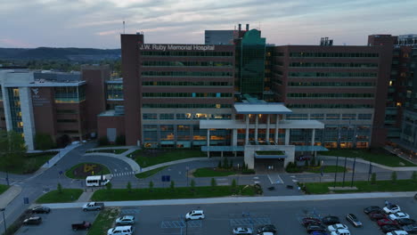 Jw-Ruby-Memorial-Hospital,-Medicina-Universitaria-De-Virginia-Occidental,-Hospital-Infantil-Pediátrico