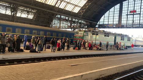refugees-waiting-for-the-next-train-to-Poland-on-the-Lviv-train-station