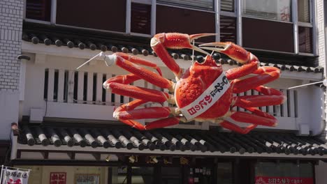 Japanische-Krabbenrestaurants-In-Der-Beliebten-Dotonburi-Straße-Im-Zentralen-Einkaufszentrum-Von-Osaka
