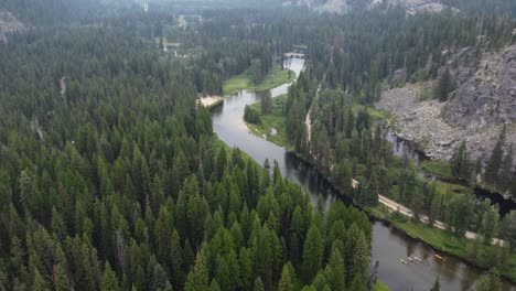 Overhead-drone-shot-of-the-winding-Payette-River-in-the-Idaho-wilderness-as-people-kayak