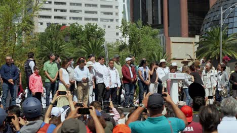 Claudia-Sheinbaumto-Agradeciendo-A-Ciudadanos-En-El-Escenario-Glorieta-De-La-Palma-Para-Ver-El-Nuevo-Árbol-Ahuehuete-Guardián-De-Personas-Desaparecidas-Ciudad-De-México