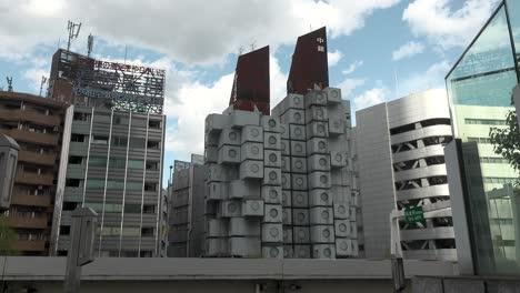 Los-Trabajos-De-Demolición-Continúan-En-La-Icónica-Torre-De-La-Cápsula-Nakagin-De-Tokio-En-Ginza-El-16-De-Abril-De-2022,-En-Tokio,-Japón