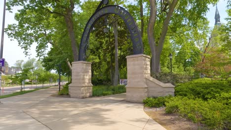 Vista-En-Cámara-Lenta-De-&#39;el-Arco&#39;-En-La-Universidad-Del-Noroeste