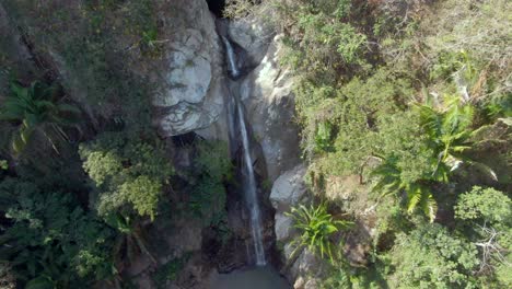 Cascada-de-Yelapa-Flowing-From-Sheer-Rock-Mountains-Amidst-Tropical-Forest-In-Jalisco,-Mexico