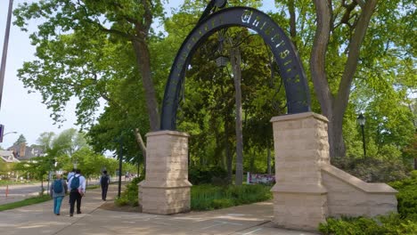 New-Student-Walks-through-The-Arch-at-Northwestern-University-for-the-First-Time