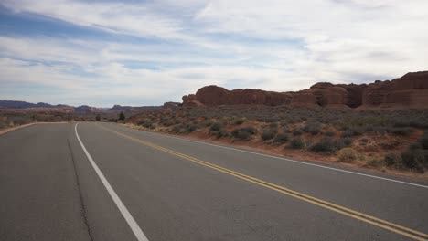 Empty-overlook-at-Park-Avenue-in-Arches-National-Park,-pan