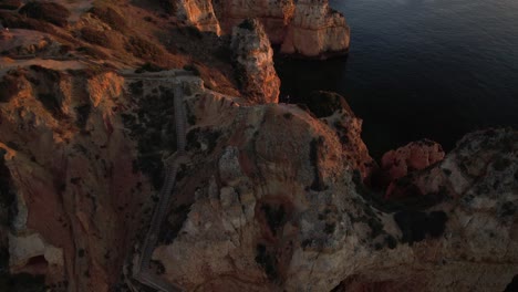 Tranquila-Mañana-De-Verano-En-El-Sur-De-Portugal,-Algarve,-Capturada-Por-Drones