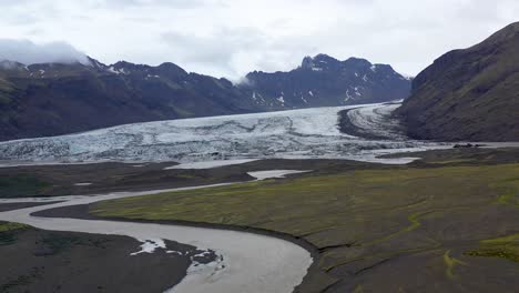 Island-Gletscher-Mit-Fluss-Von-Rechts-Nach-Links,-Luftbild-4k