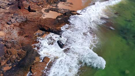 Waves-Breaking-On-The-Rocky-Shore-Of-Noosa-National-Park-In-Queensland,-Australia
