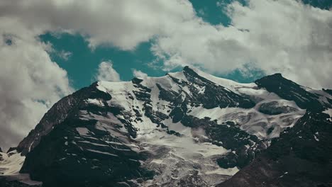 Doldenhorn-Gipfel-Aus-Nächster-Nähe-Im-Zeitraffer-In-Der-Schweiz