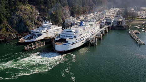 Ferries-Moored-At-The-Ferry-Terminal-Of-Horseshoe-Bay-On-Howe-Sound-In-Vancouver,-BC,-Canada