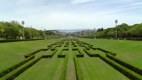 Park-of-Eduardo-VII-at-the-top,-a-viewing-platform-offers-sweeping-vistas-over-Praça-Marquês-do-Pombal,-Avenida-da-Liberdade-and-the-River-Tejo