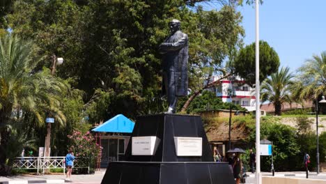 Monumento-De-Ataturk-Junto-A-La-Puerta-De-Kyrenia-En-El-Norte-De-Nicosia
