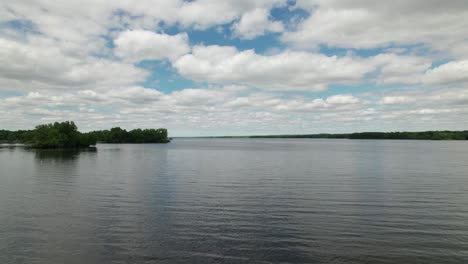 Panoramic-landscape-view-and-clear-blue-sky-in-the-lake