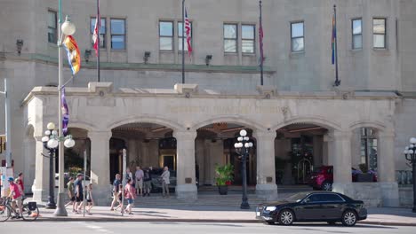 Fairmont-Chateau-Laurier-En-El-Centro-De-Ottawa,-Canadá-En-Un-Soleado-Día-De-Verano-Antes-Del-Día-De-Canadá-2022