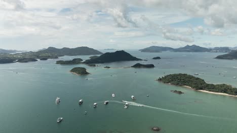 Boat-traffic-in-South-China-Sea,-UNESCO-Global-Geopark-in-Sai-Kung,-Aerial-view