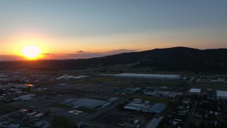Aerial-of-the-sun-setting-over-Spokane,-Washington