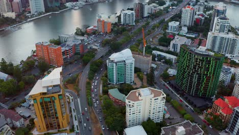 Aerial-Drone-Of-Kangaroo-Point-Southern-Suburbs-And-Brisbane-CBD-In-Queensland,-Australia