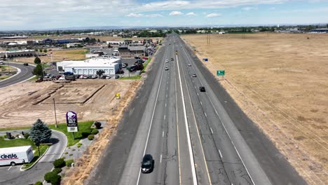 Aerial-view-of-the-freeway-passing-through-Moses-Lake,-Washington