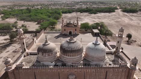 Aerial-View-Of-Abbasi-Jamia-shahi-Masjid-Qila-Derawar