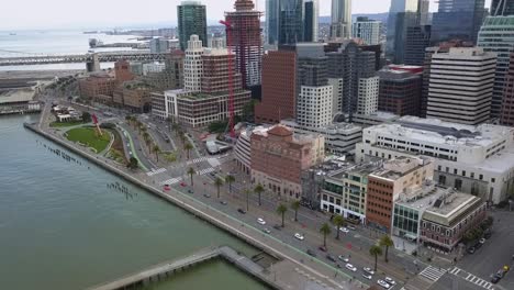 Aerial-view-overlooking-traffic-on-the-Embarcadero,-in-cloudy-San-Francisco,-USA