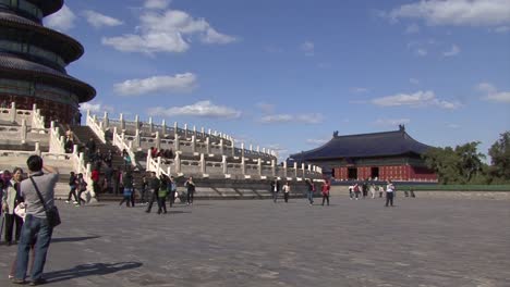 Tourists-visiting-The-Hall-of-Prayer-for-Good-Harvests,-Temple-Of-Heaven,-Beijing,-China