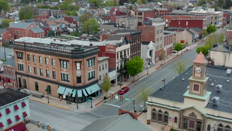 Aerial-establishing-shot-of-Hotel-Columbia-and-historic-American-houses-along-quiet-street-in-USA