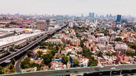 Hiperlapso-Sobre-Avenida-Principal-De-La-Ciudad-De-Mexico