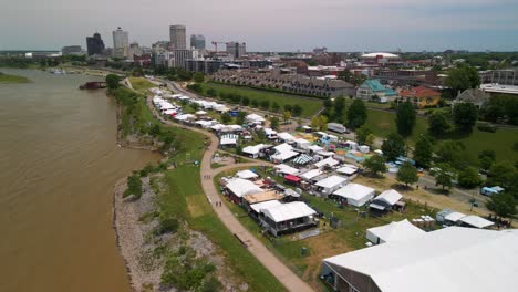 Vista-Aérea-De-Memphis-En-Mayo-Festival-De-Barbacoa-En-El-Centro-De-Memphis,-Tennesse