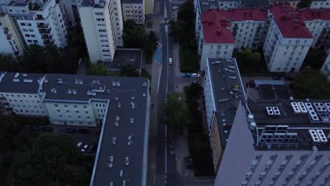 Video-De-Drones-De-Una-Carretera-En-Mokotow,-Varsovia,-Polonia