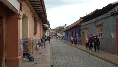 Calles-De-La-Candelaria-El-Centro-Histórico-De-La-Ciudad-En-Bogota-Colombia