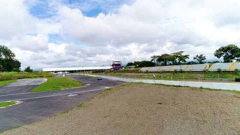 Jaguar-Aéreo-Ipace-En-Hipódromo-Con-Drone-En-Prueba-De-Manejo