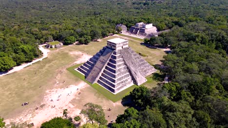 Temple-of-Kukulkan,-Chichen-Itza-archeological-site,-aerial-view