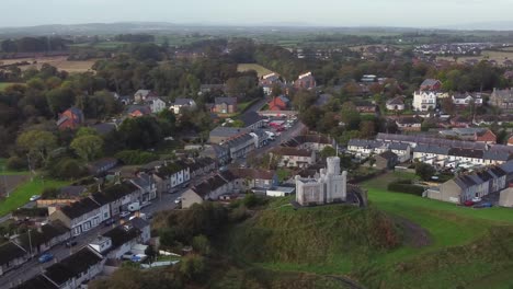 Luftaufnahme-Des-Wassergrabens-In-Der-Stadt-Donaghadee-An-Einem-Bewölkten-Tag,-County-Down,-Nordirland