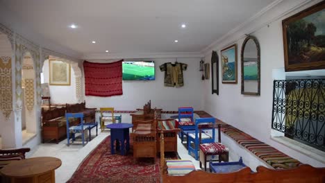 Traditionelles-Interieur-Einer-Tunesischen-Hausarchitektur-Mit-Typischen-Möbeln