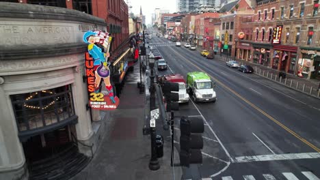 Barras-De-Extracción-De-Antena-En-Broadway-En-Nashville,-Tennessee