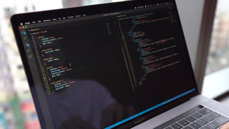 Programmierer-Programmieren-Mit-Visual-Studio-Code,-Arbeiten-Von-Zu-Hause-Aus