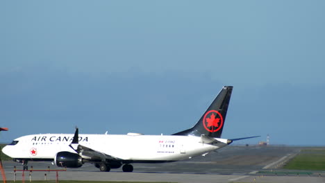 Un-Boeing-737-Max-De-Air-Canada-Rodando-Hacia-La-Pista-Antes-De-La-Salida