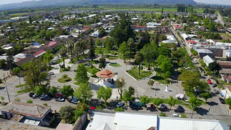 Drone-Shot-Orbital-Medio-Aéreo,-Ciudad-De-San-Javier,-Region-Del-Maule-Cerca-De-Talca-Y-Curico-Chile