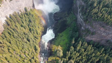 Stunning-Helmcken-Falls-flowing-into-the-Murtle-River-within-Wells-Gray-Provincial-Park-in-British-Columbia,-Canada