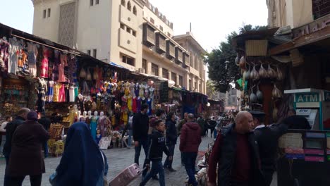 Open-air-market-in-Cairo-city,-Egypt.-Panning