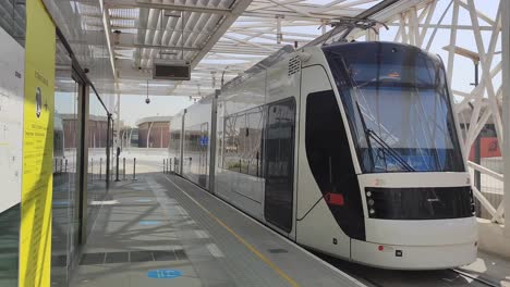 A-view-of-Education-city-Tram-departing-from-a-station,-in-order-to-facilitate-a-car-free-campus-in-the-Education-City-district,-a-new-light-rail-system-was-developed-and-is-free-of-charge